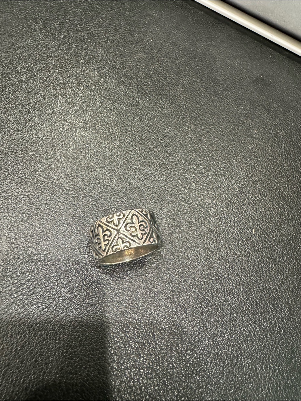 James Avery Sterling Silver Women’s Fleur-de-Lis Pattern Band Ring - Silver - 6